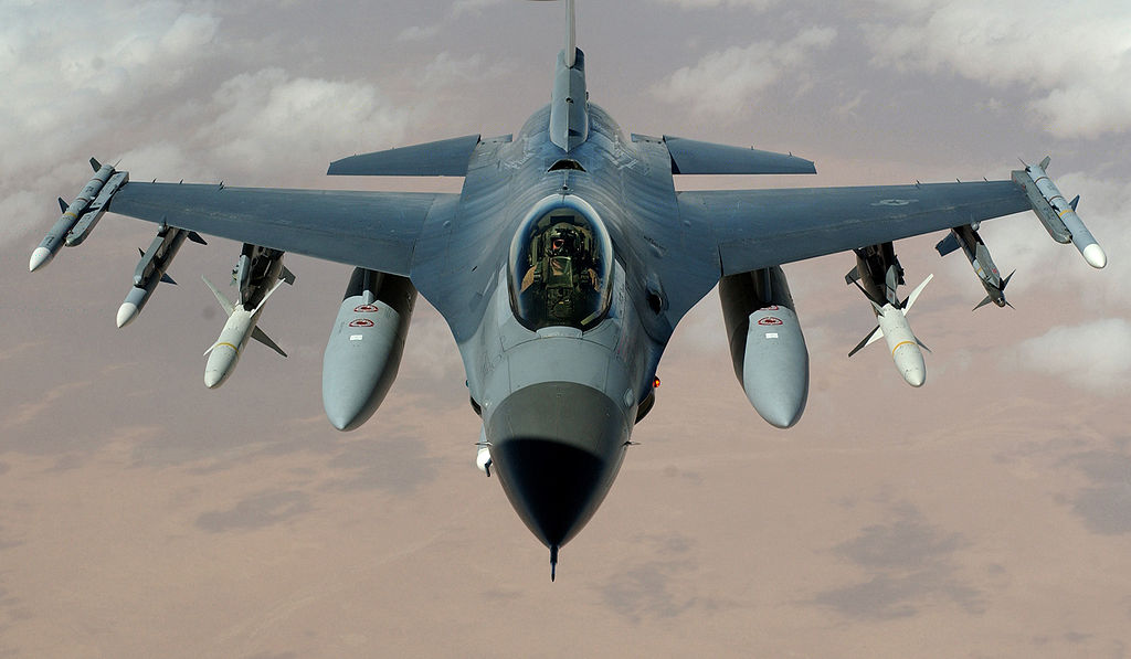 1024px-F-16_Fighting_Falcon.jpg