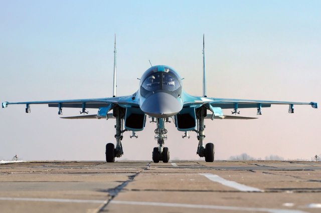 Sukhoi_hands_over_new_batch_of_Su_34_strike_fighters_to_Russian_Air_Force_640_001.jpg